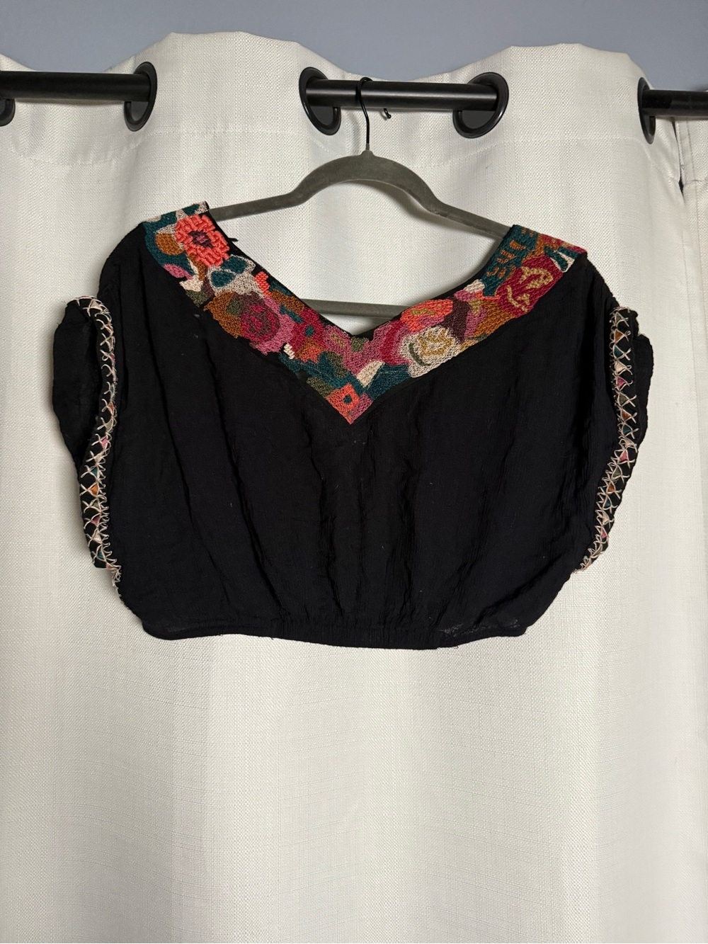 Free People Santoshi Black Floral Embroidered Crop Top Size 4 - Picture 3 of 6